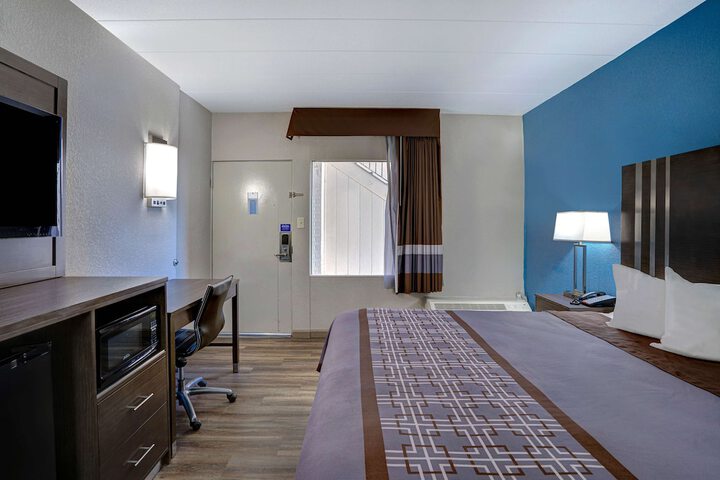 Room 19 of 34