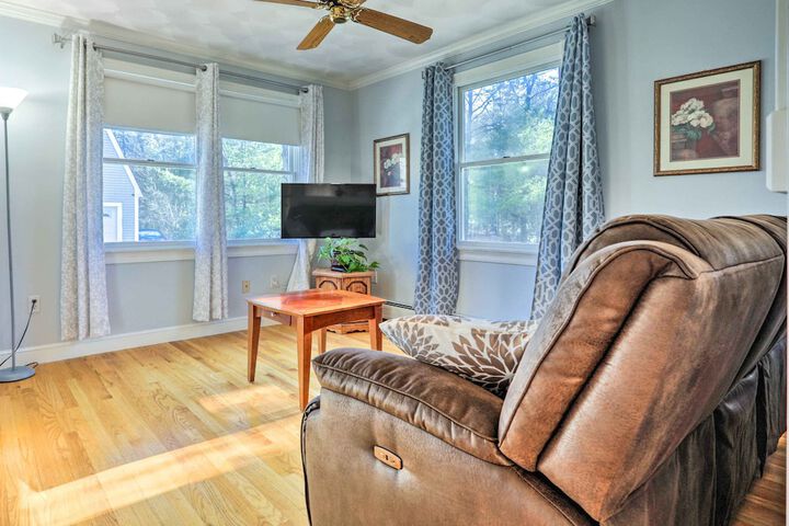 7 Mi to Downtown Providence: Quiet Apt in Seekonk