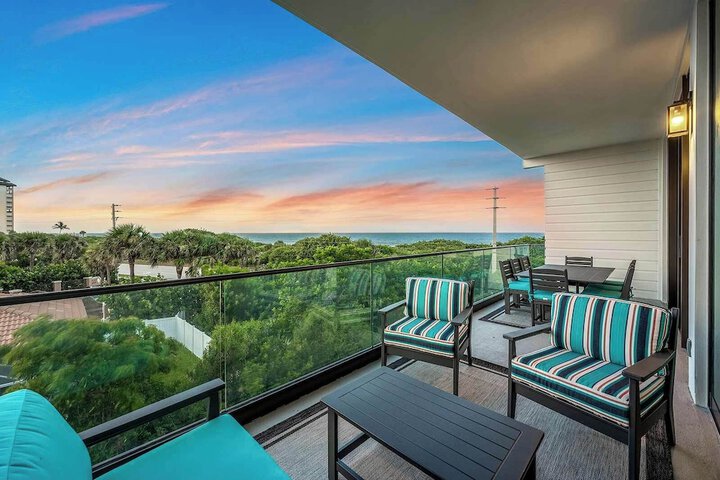 Harbor Island Beach Club Homes by Villatel