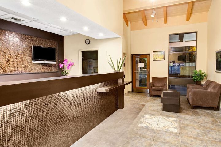 Super 8 by Wyndham Kissimmee / Maingate/Orlando Area