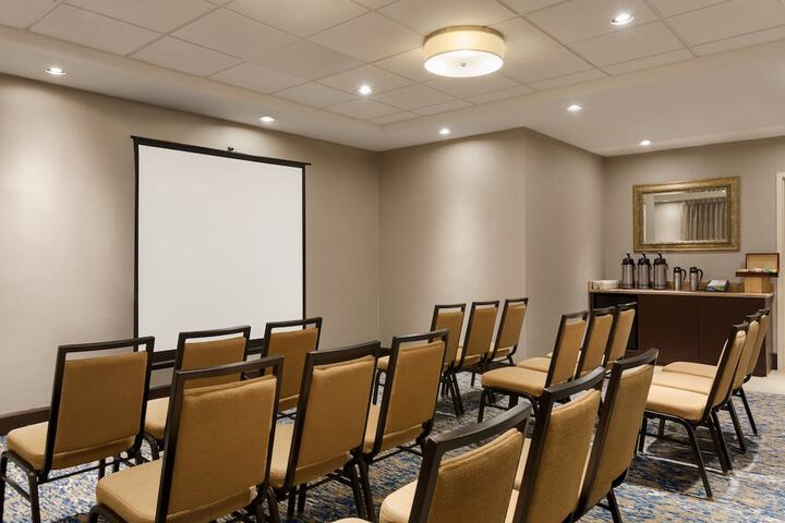 Embassy Suites by Hilton Boston Waltham