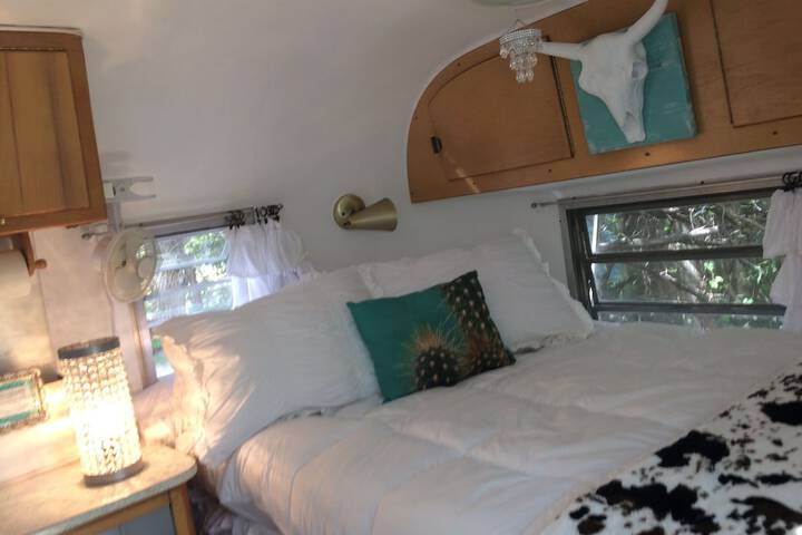 Room 53 of 108