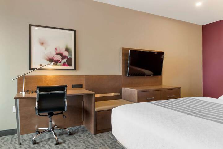 Room 32 of 41
