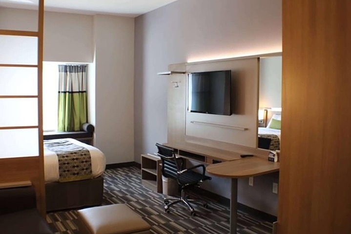 Room 8 of 23
