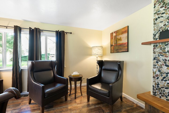 Room 102 of 118