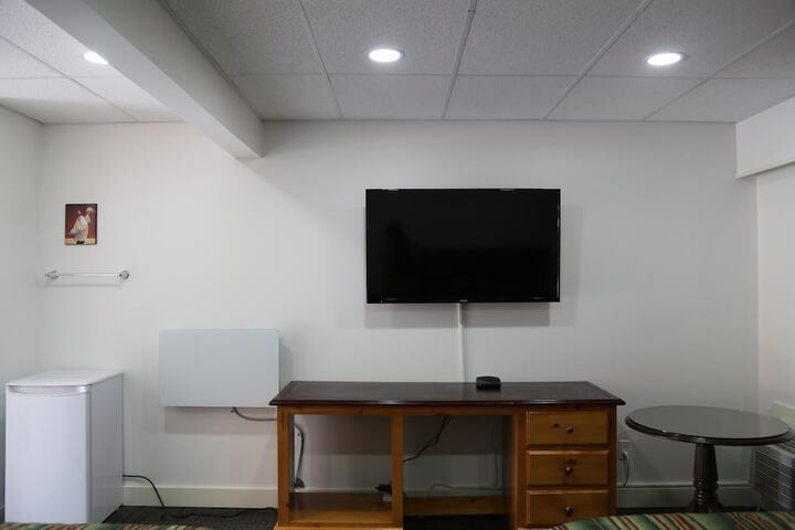 Room 33 of 49