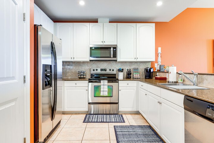 Lake LBJ Condo w / Private Balcony Lake Views