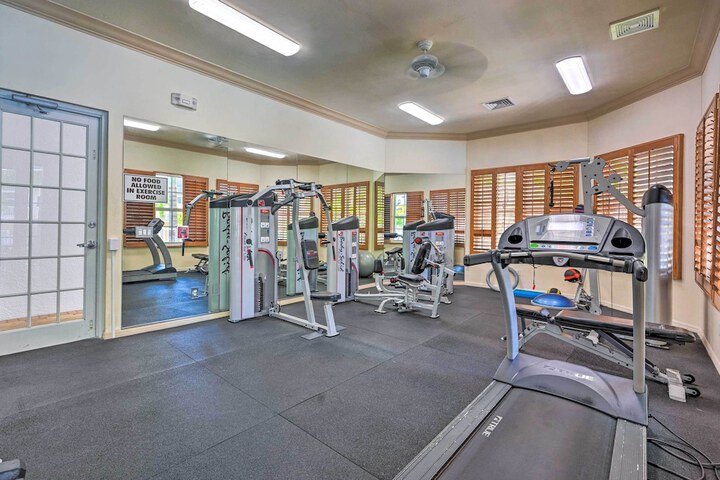 Naples Escape in Regatta w / Resort Amenities!