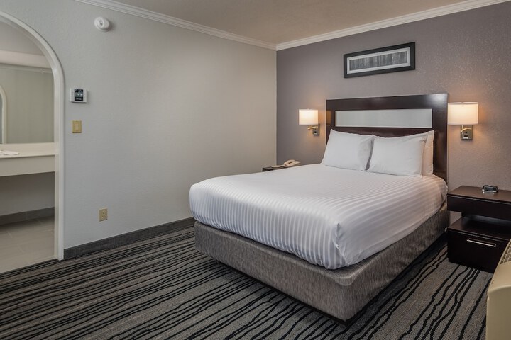 Room 13 of 20
