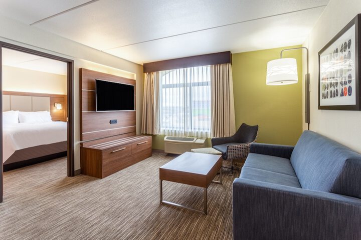 Holiday Inn Express & Suites Cedar Falls - Waterloo by IHG