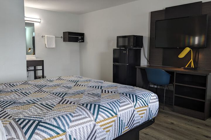 Room 8 of 17