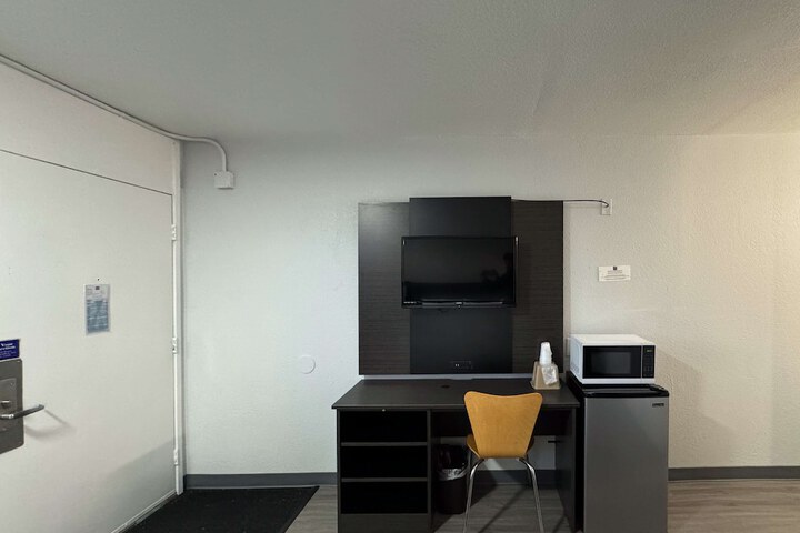 Room 15 of 18