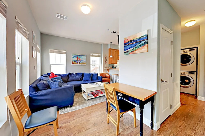Charming 2br 300 Yards To Beach! 2 Bedroom Home