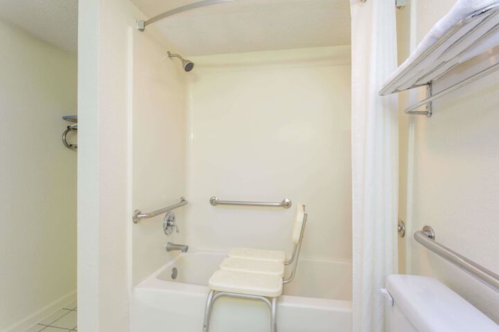Room 8 of 16