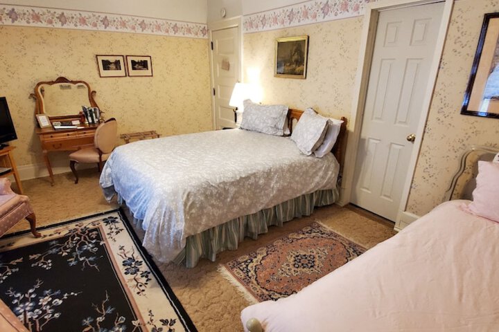 Room 53 of 80