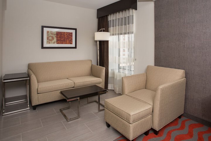 Room 27 of 47