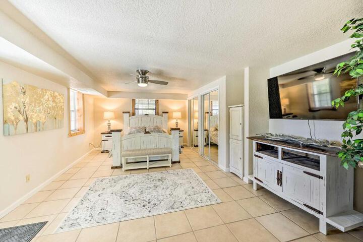 Private Pool: Lakefront Home in Hot Springs!