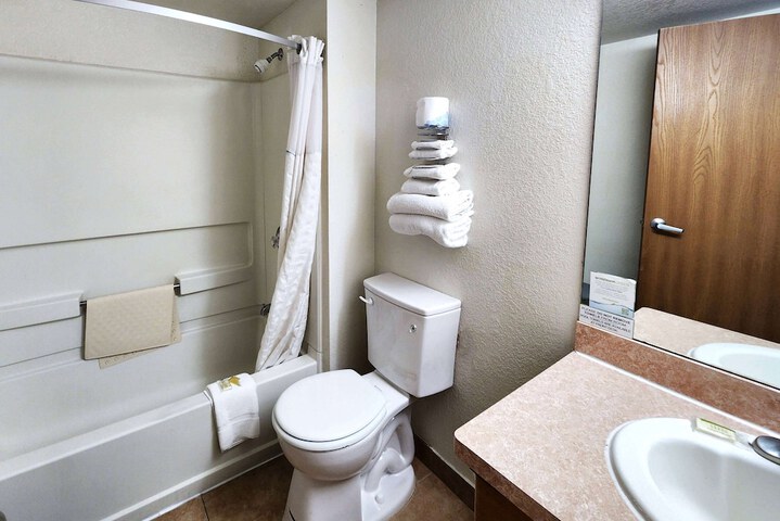 Room 17 of 28