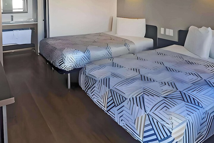 Room 12 of 16