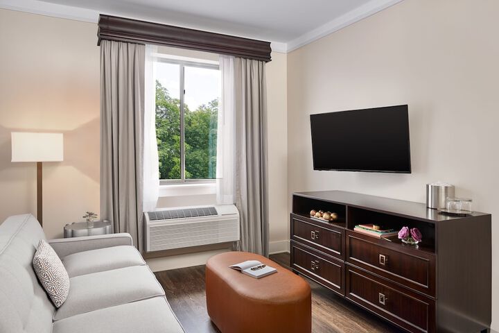 Room 14 of 28