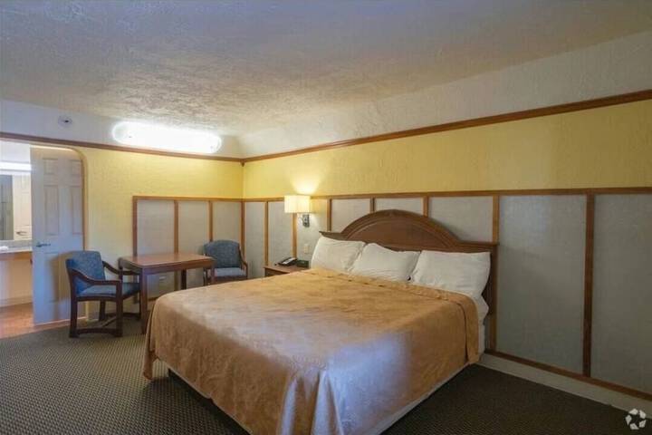 Room 5 of 11