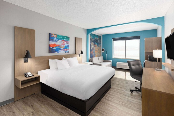Room 8 of 30