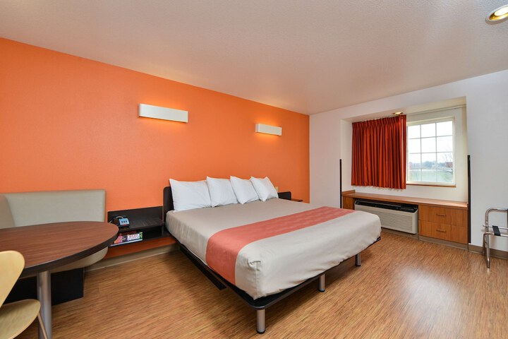 Room 12 of 26