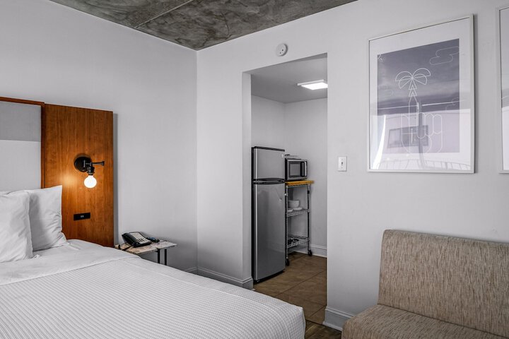 Room 26 of 77