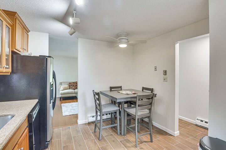 Quaint Bristol Townhome 14 Mi to West Hartford!