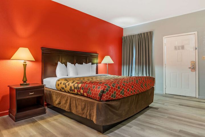 Room 10 of 34