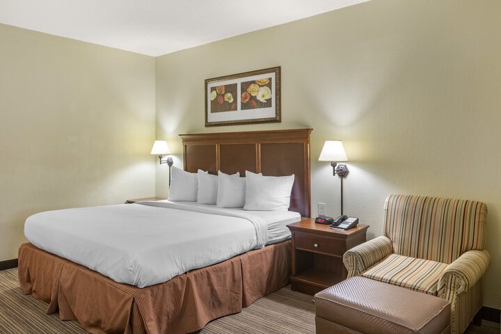 Room 11 of 28