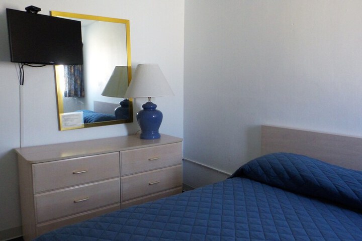 Golden Rail Motel