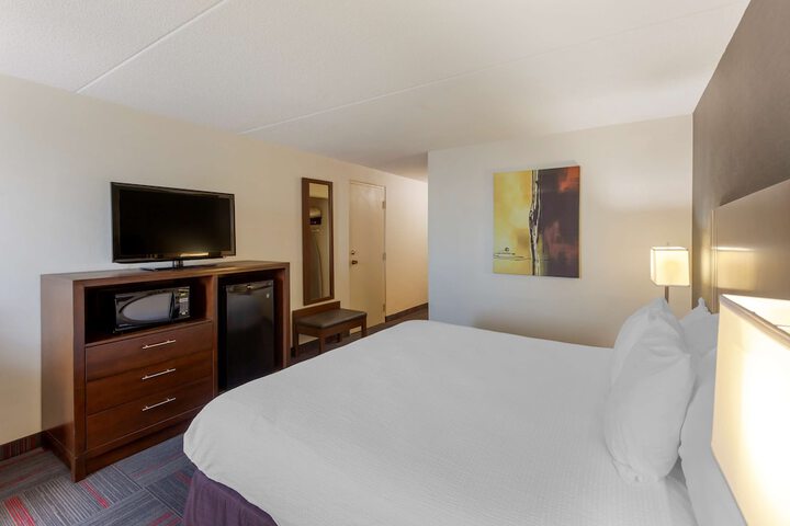 Room 32 of 53