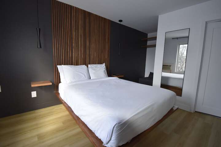 Room 17 of 33