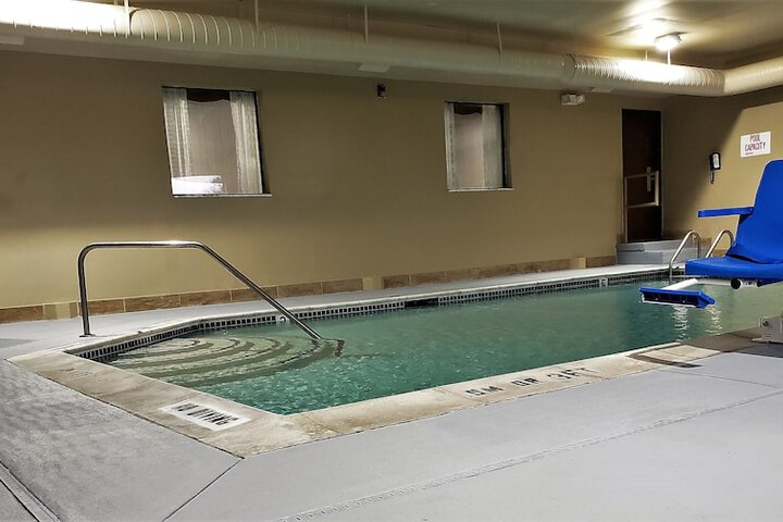 Baymont by Wyndham Belleville Airport Area