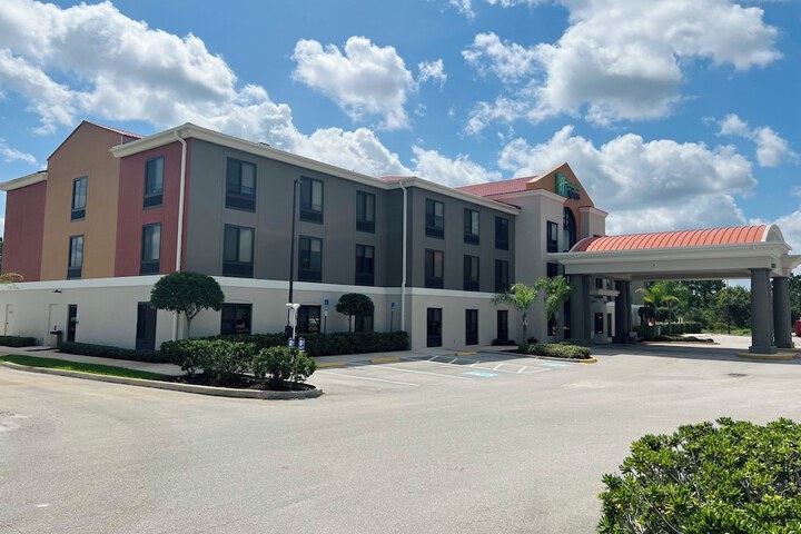 Hotel 4 of 50