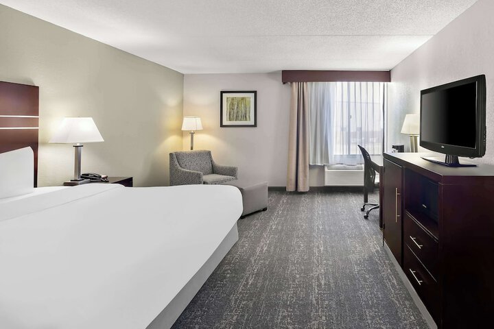 Best Western Luxbury Inn Fort Wayne