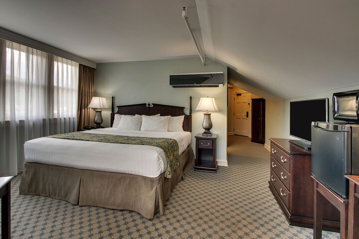 Room 12 of 33