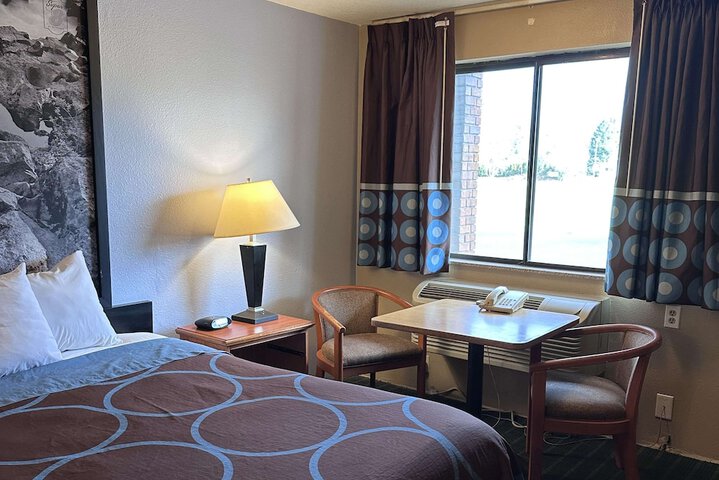 Room 10 of 50