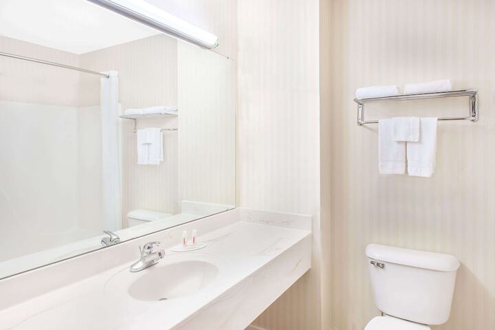 Super 8 by Wyndham Lowell / Bentonville/Rogers Area