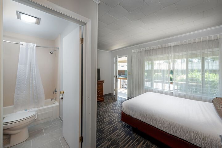 Scottys Lakeside Resort