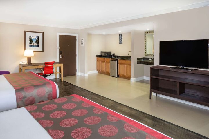 Ramada by Wyndham Miami Springs / Miami International Airport