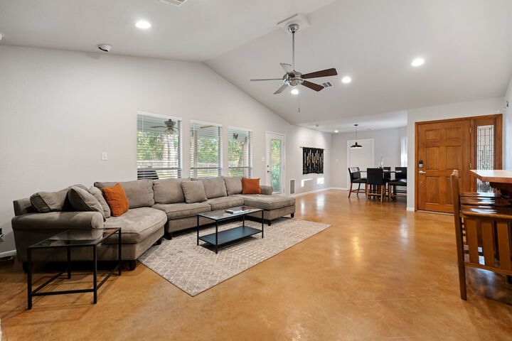 2br Texas Countryside Home w / Hot Tub!