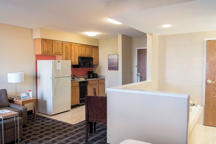 Room 9 of 18