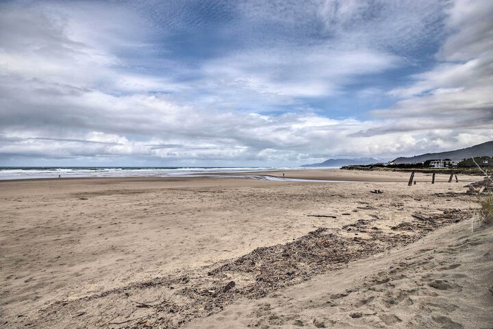 Rockaway Beach Condo - Beach Access Nearby!