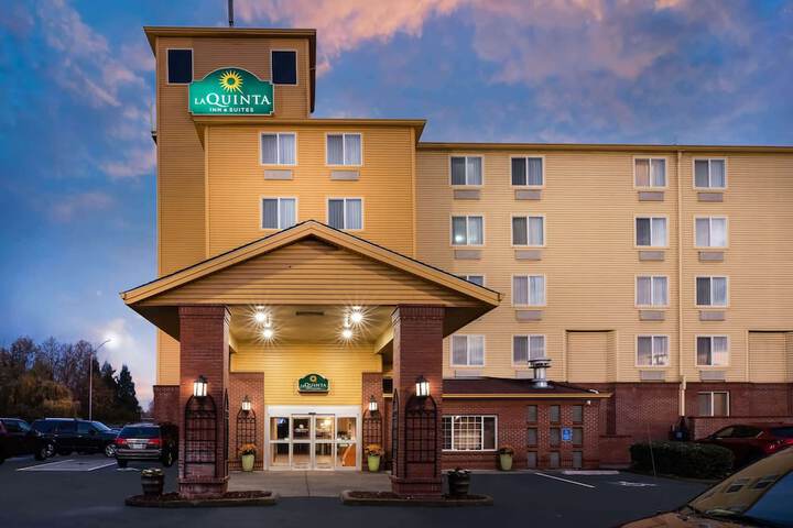 Hotel 1 of 65