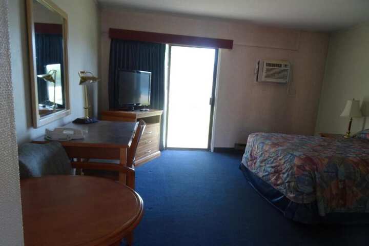 Room 11 of 37