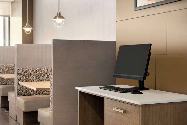 Business Center 28 of 31