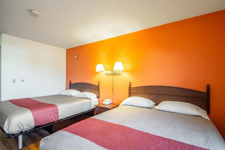 Motel 6 Saukville WI