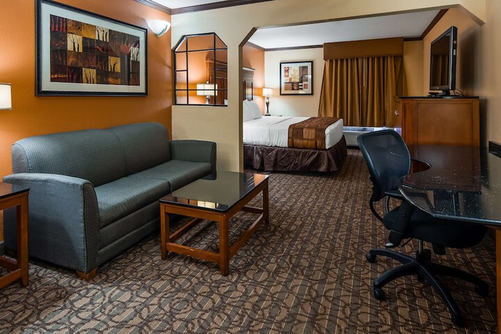 Room 7 of 18